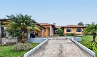 Casa Los Molinos Boquete con Amplia Terraza
