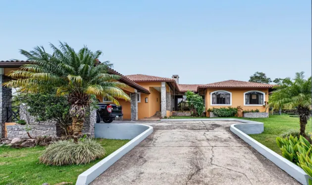 Casa Los Molinos Boquete con Amplia Terraza