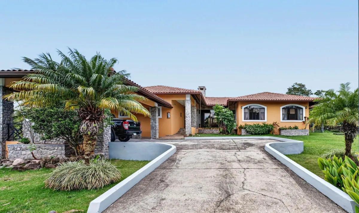 Casa Los Molinos Boquete con Amplia Terraza