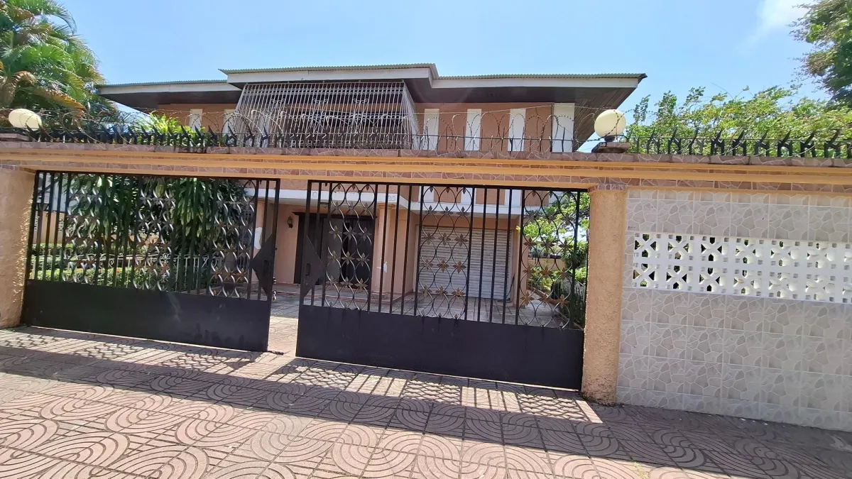 COLÓN/CASA EN VENTA