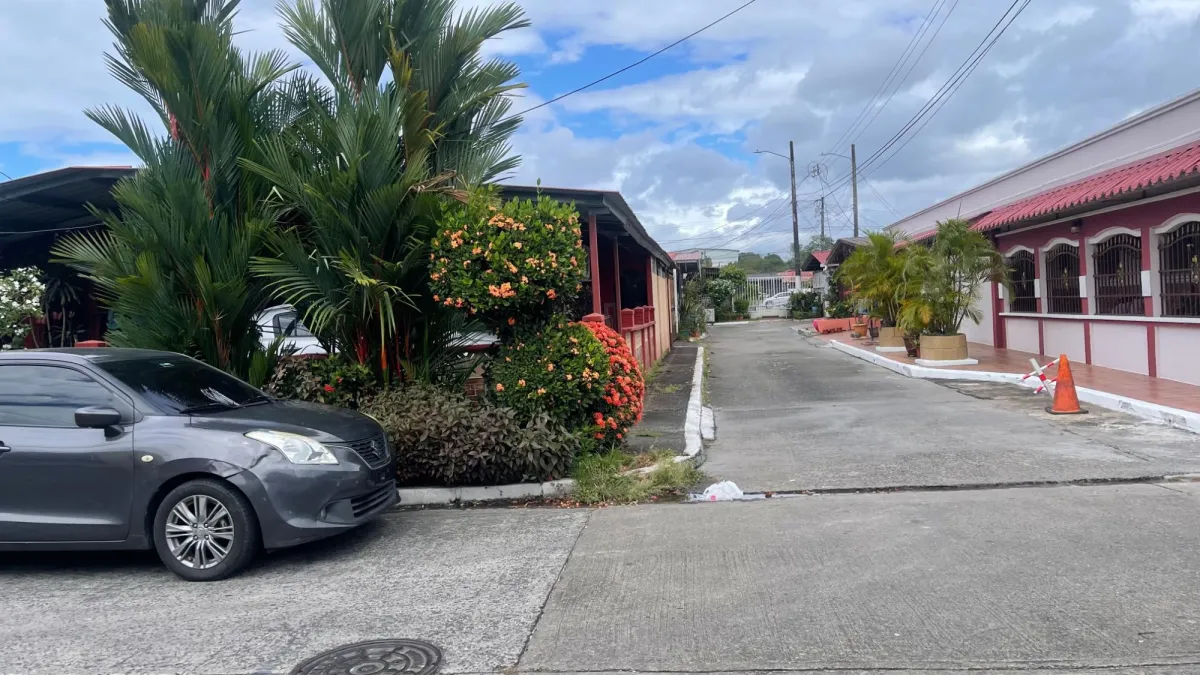 HOUSE FOR SALE IN SANTA CLARA URBANIZATION METRO