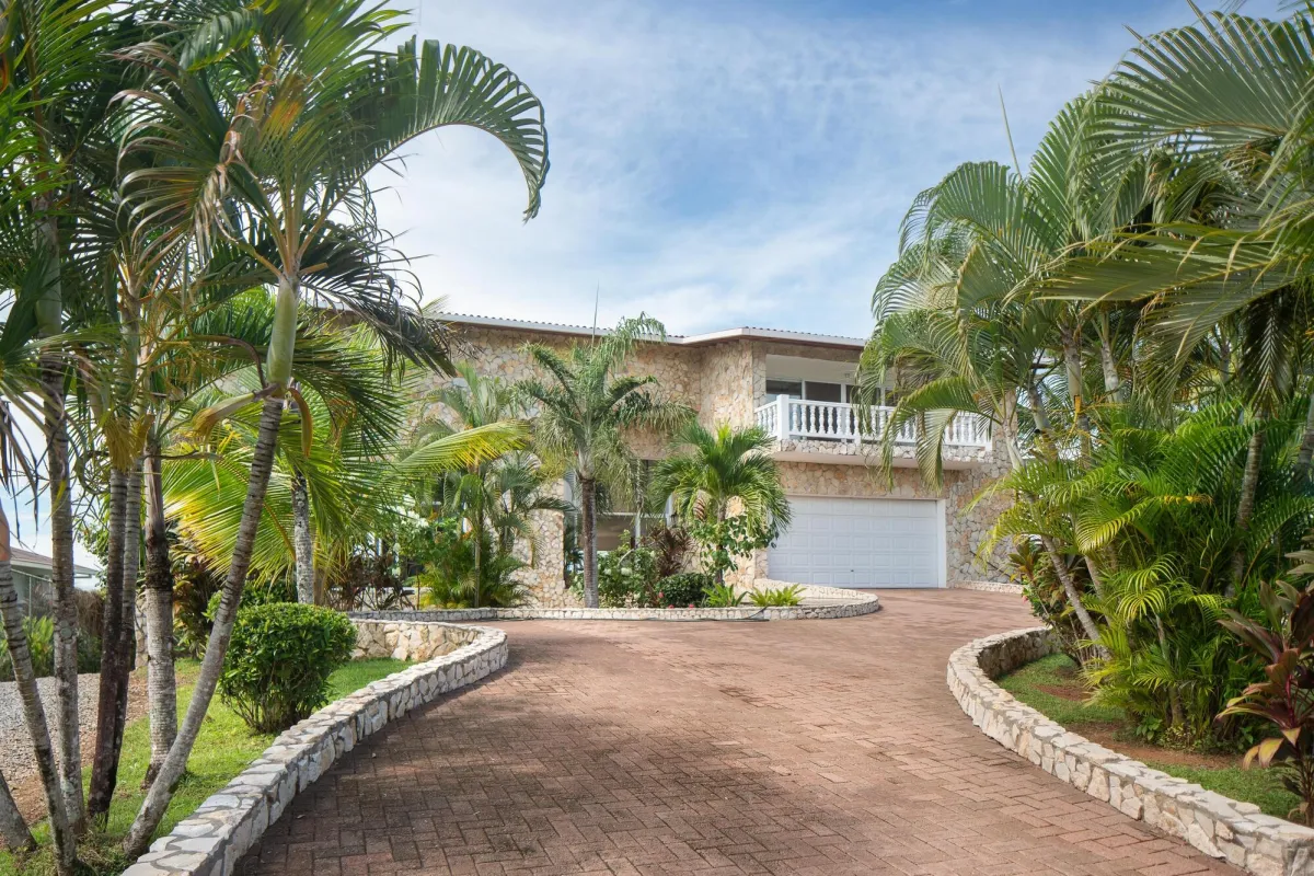 Beachfront 4-Bedroom Home with Pool in Boca Chica