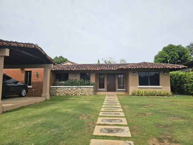 House for Rent/Sale in Residencial Cubitá, Chitré