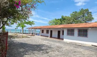 CASA FRENTE AL MAR DE 4 HABITACIONES EN JUAN HOMBRÓN