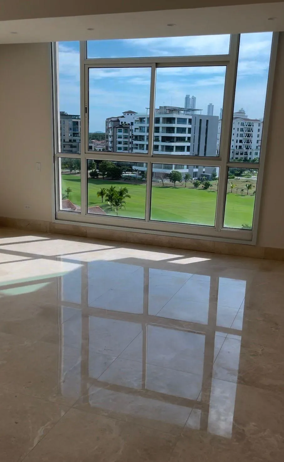 PH SANTAMARIA SIGNATURE CRESCENT LANE