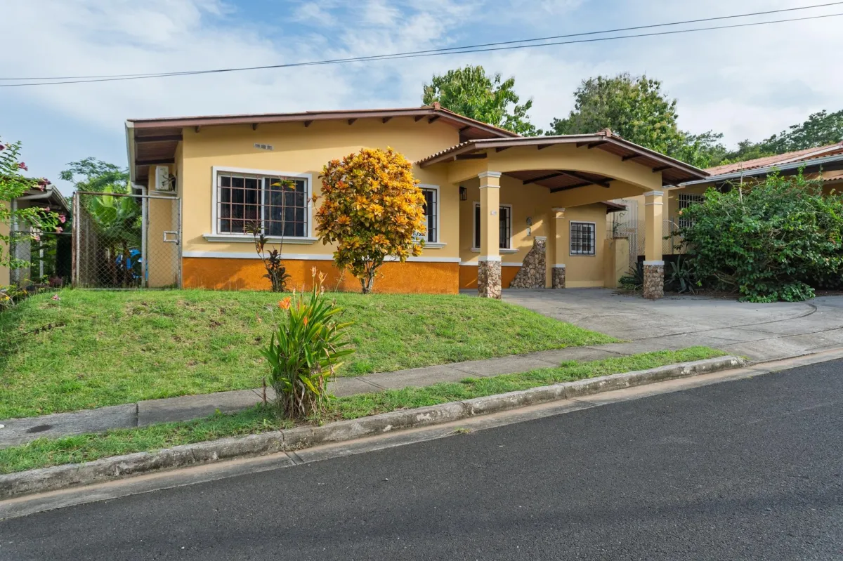 RESIDENCE IN VILLA LAS PALMERAS ARRAIJAN