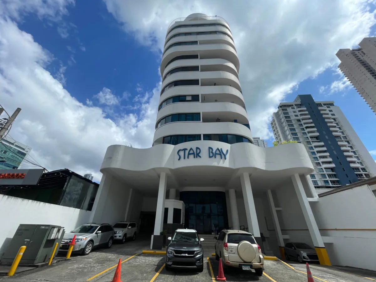 Venta de apartamento en PH Star Bay (3 estacionamientos + 1 deposito)