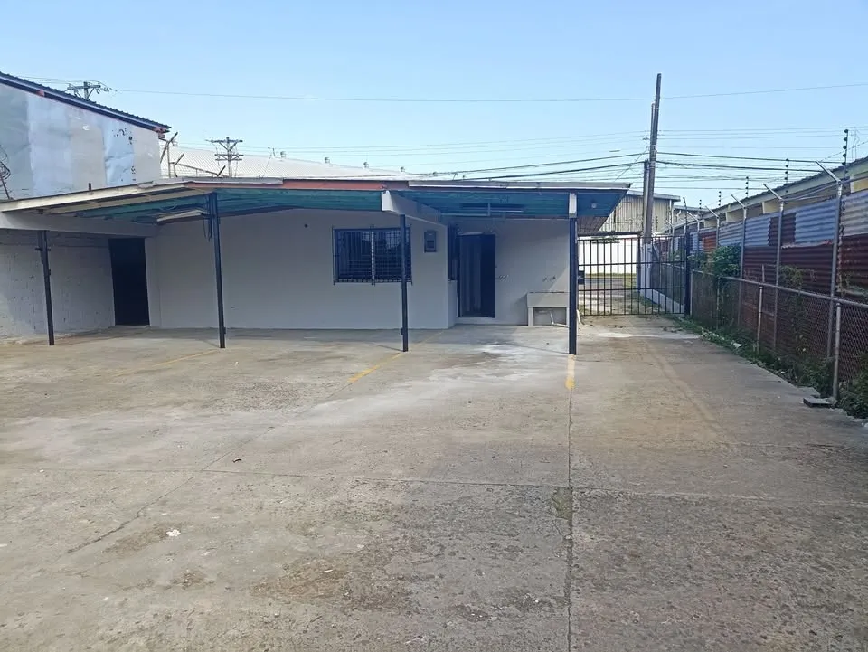 Alquiler de casa comercial en Vía La Pulida. MY