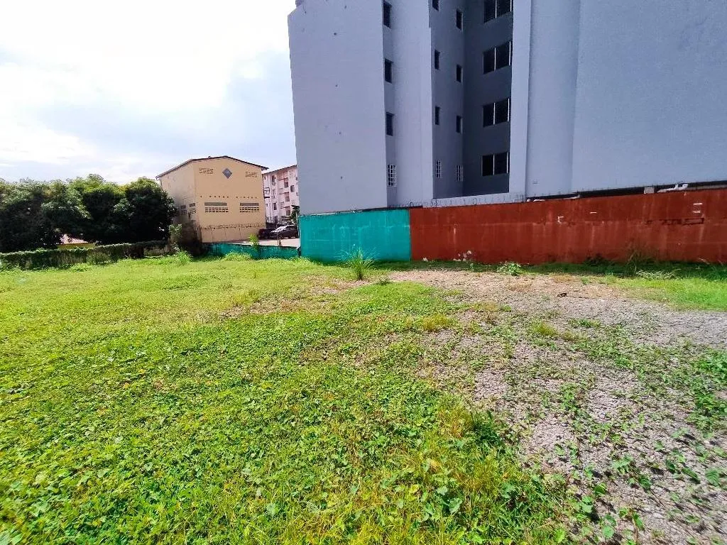 Terreno de 1000mts en Parque Lefevre