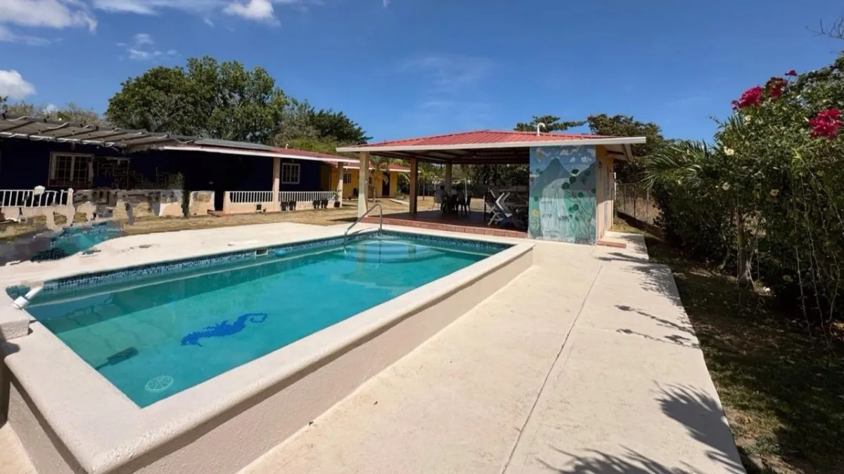 Venta de Dos Casas, Piscina y Energía Solar en Chame