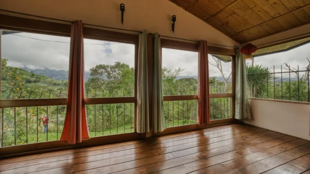 House in a Privileged Natural Setting | Via Caisán