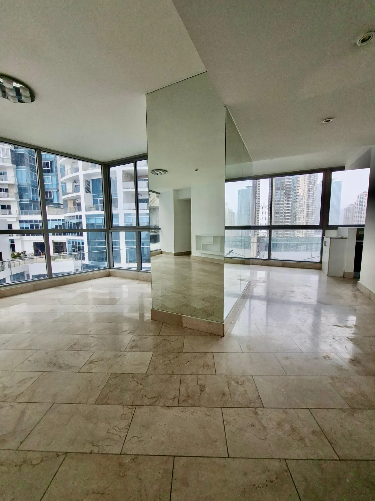 Venta de apartamento en PH Grand Tower, Punta Pacífica. YP