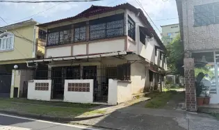 Edificio residencia de dos plantas - Ciudad de Colón