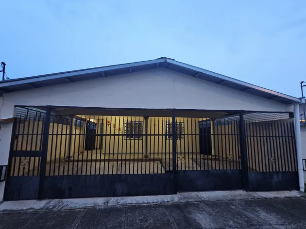 Venta de Casa en Urb. Santa Bárbara, Santa Ana Los santos