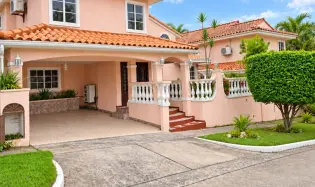 House for rent with pool in Condado del Rey