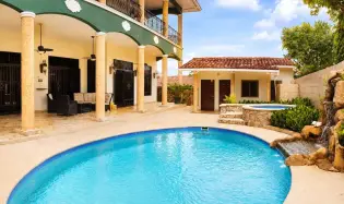 House for Sale in La Alameda with Pool and Panels