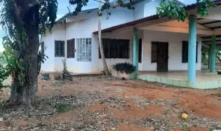 Casa de 4 Habitaciones en un Terreno de 1.85 Acres en Venta en Las Lomas.