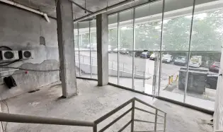 Venta/Alquiler de locales de 2 niveles en SKy Point, Tumba Muerto. LM
