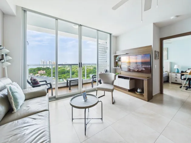 Ocean and mountain views | Royal Palm