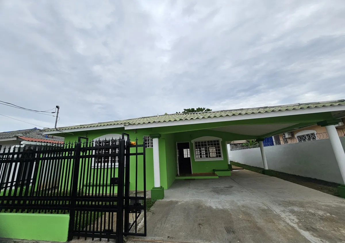 Alquiler de casa amoblada en Brisas de Guayacanes, Chitré