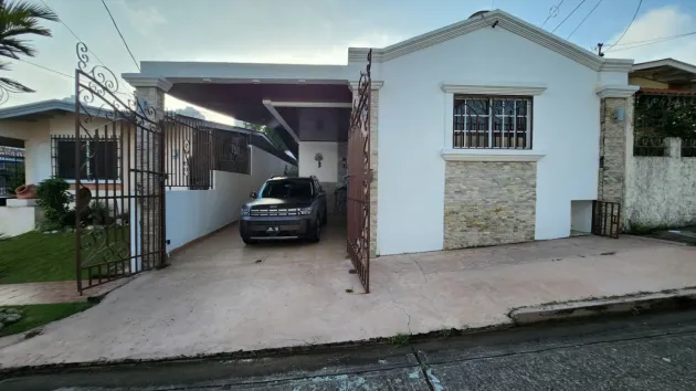 Venta de casa en Villa de Las Fuentes, Betania. MY
