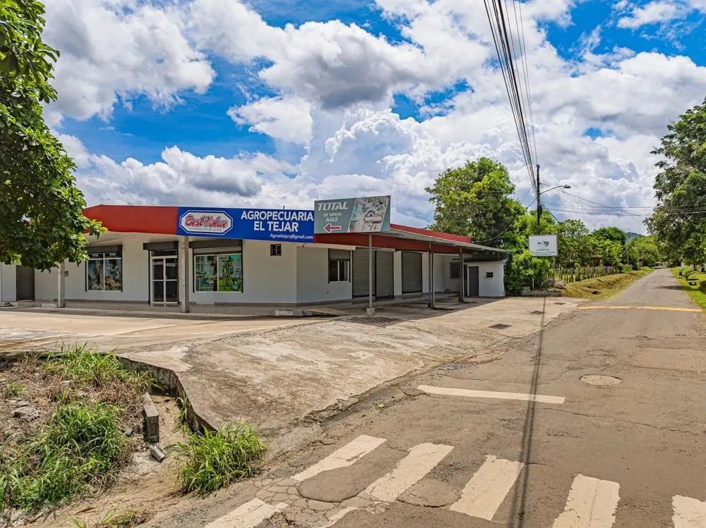 Mixed-Use Commercial Property in san Pablo Viejo