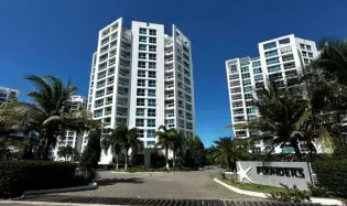 Apartamento con vista parcial al mar en Founders 1