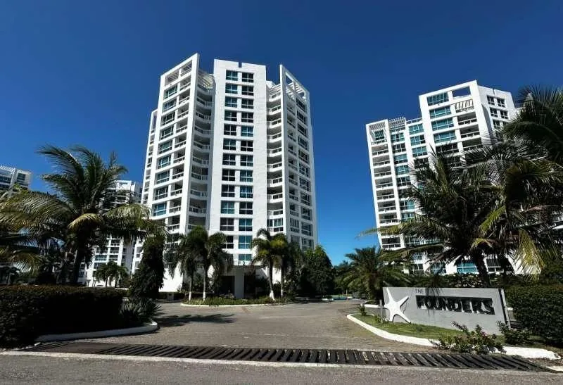 Apartamento con vista parcial al mar en Founders 1