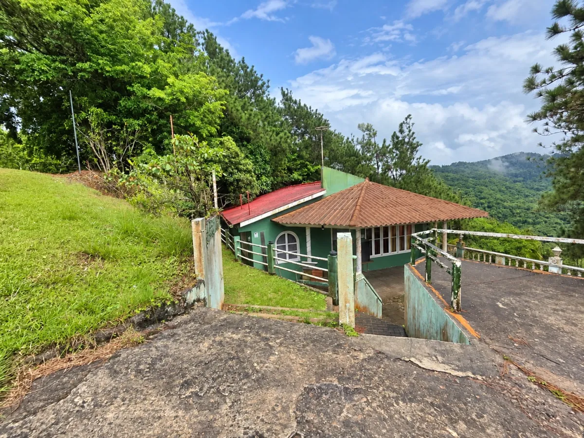 Venta de casa en Altos de Cerro Azul. MY