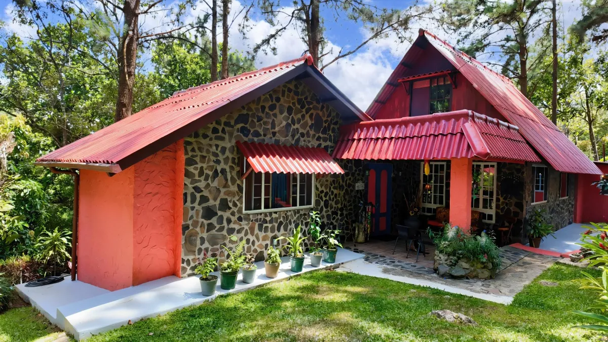 Charming Mountain Home for Sale in Toscana, Altos