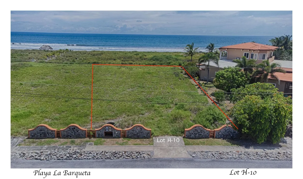 Beachfront Lot For Sale in Playa La Barqueta