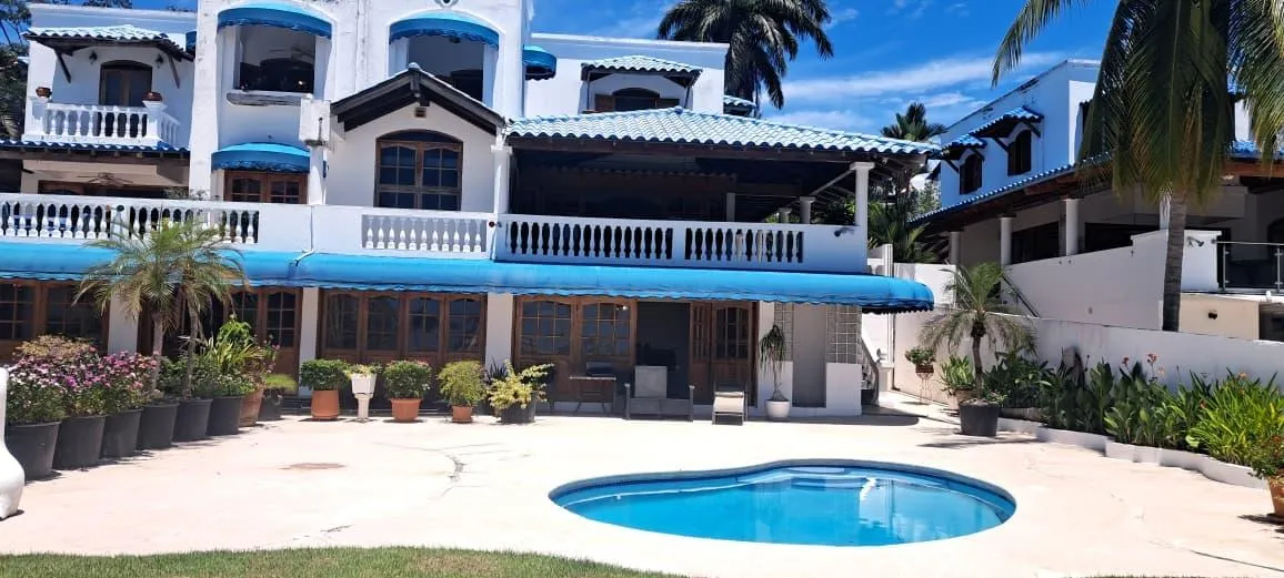 VILLA DÚPLEX FRENTE AL MAR EN PLAYA BLANCA