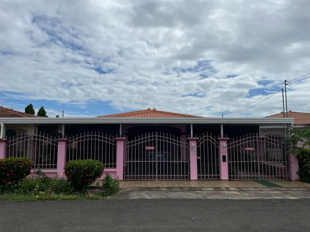 Venta de casa amoblada en Urb. Los Perales - Monagrillo