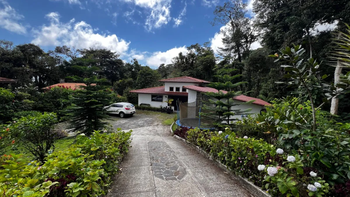 Mountain View Home in Altos del Maria