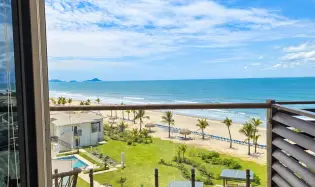 Beachfront Apartment with Beautiful Ocean Views