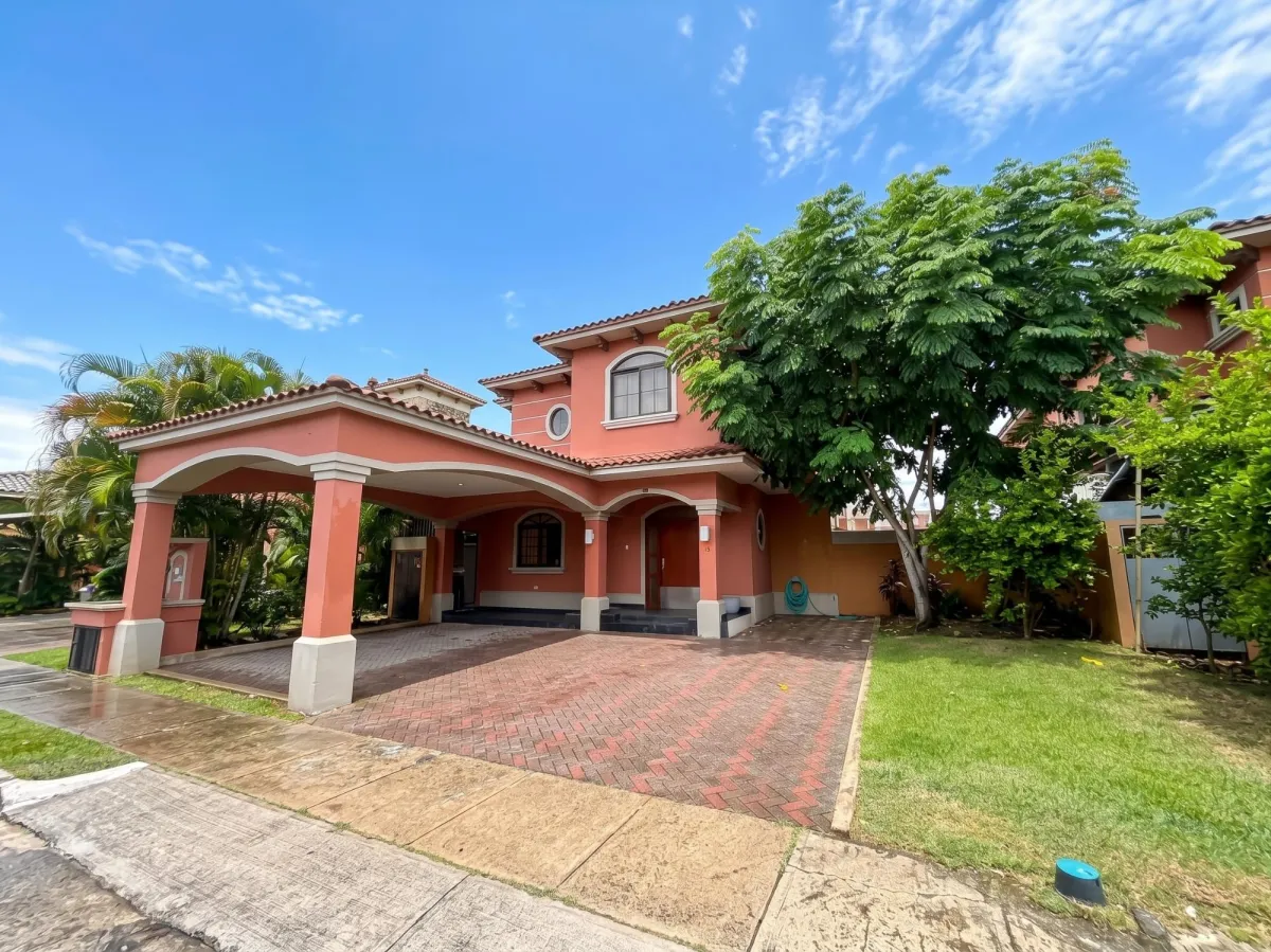 Casa Familiar en Venta Costa Sur - Cerca de Escuelas Internacionales