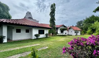 Hacienda Estilo Colonial de 10 Hectáreas en Sorá con Bosque y Cascada