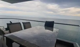 Apartamento de 174 m² en planta alta frente a la playa en PH Biltmore