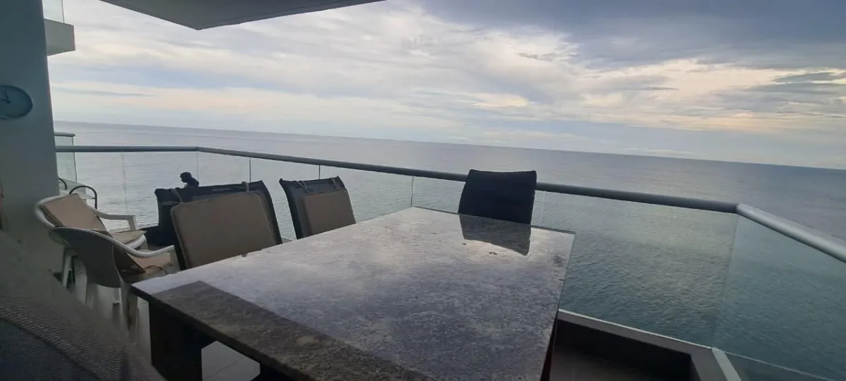 174 m² High-Floor Beachfront Condo at PH Biltmore