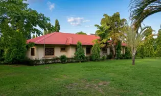Casa Estilo Hacienda de 4 Dormitorios en David