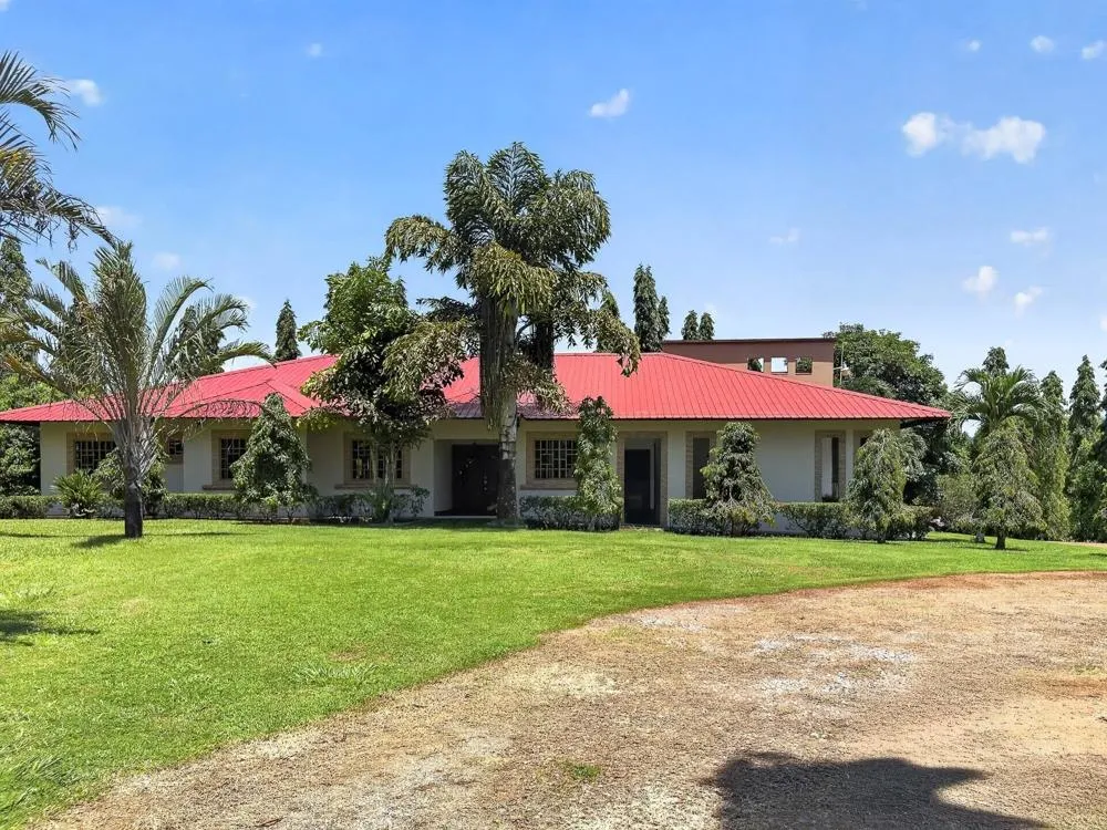 Casa Estilo Hacienda de 4 Dormitorios en David