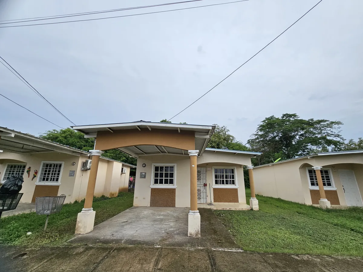 House for Sale/Rent in Urb. Quintas de Rufina, Los Santos