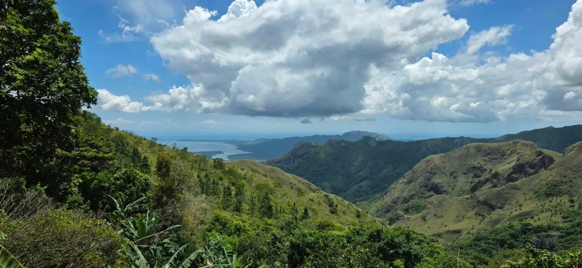 MOUNTAIN LOT, WIDE VIEWS OF THE SEA AND MOUNTAINS