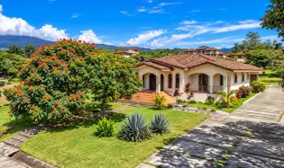 Spacious 3-Bedroom Home For Sale in Boquete