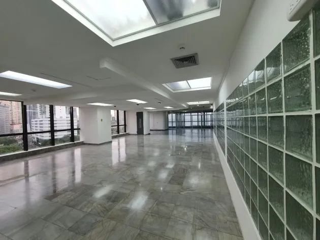 Alquiler de oficina en Torre BAC, Ave. Balboa. EL