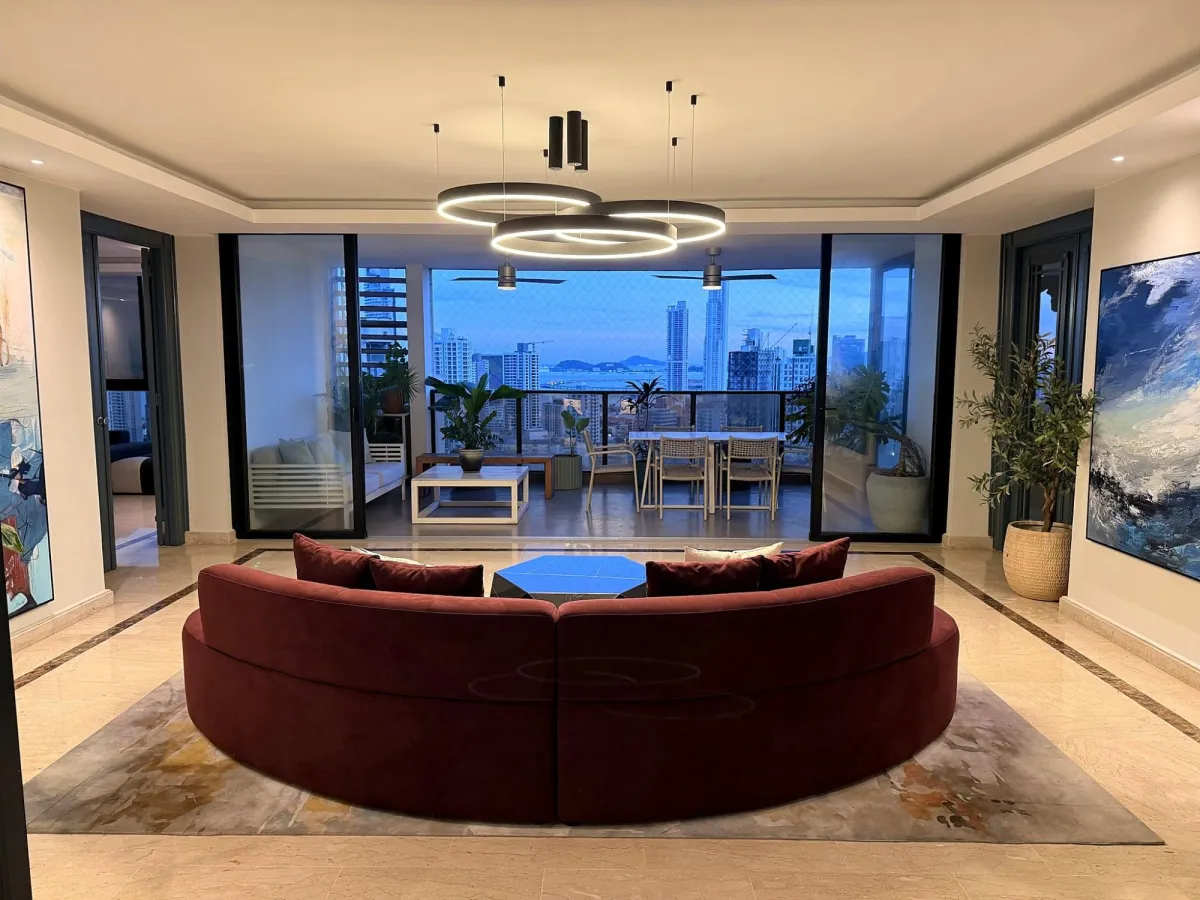 The Bay at Your Feet · 360° · 13th Floor La Cresta