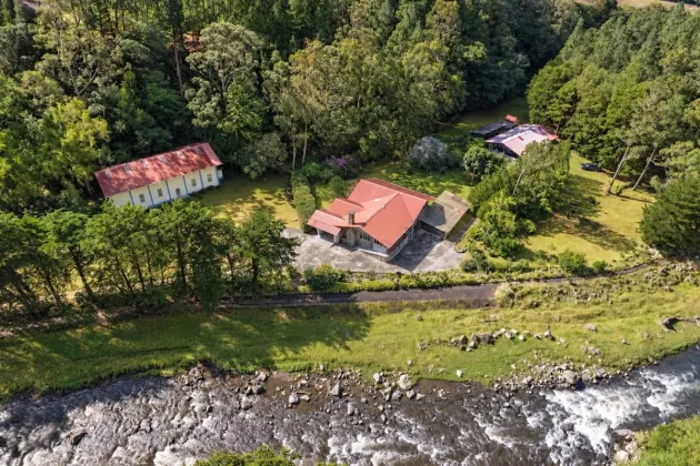 Finca familiar de 11 acres frente al río | Volcán, Panamá