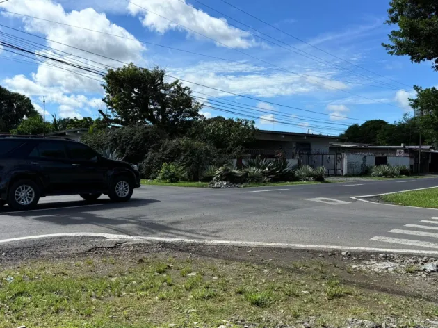 VENTA DE LOTE CON MEJORAS