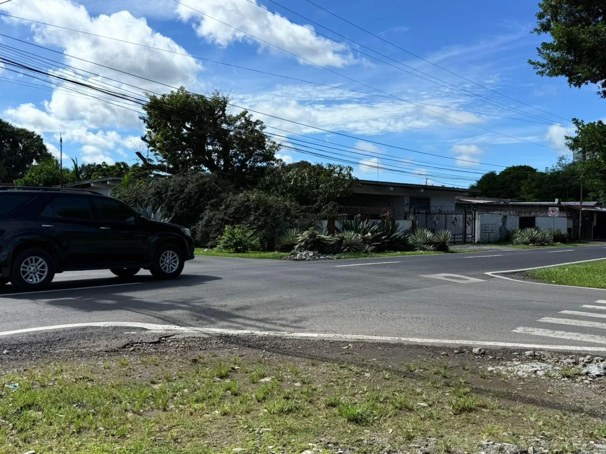VENTA DE LOTE CON MEJORAS