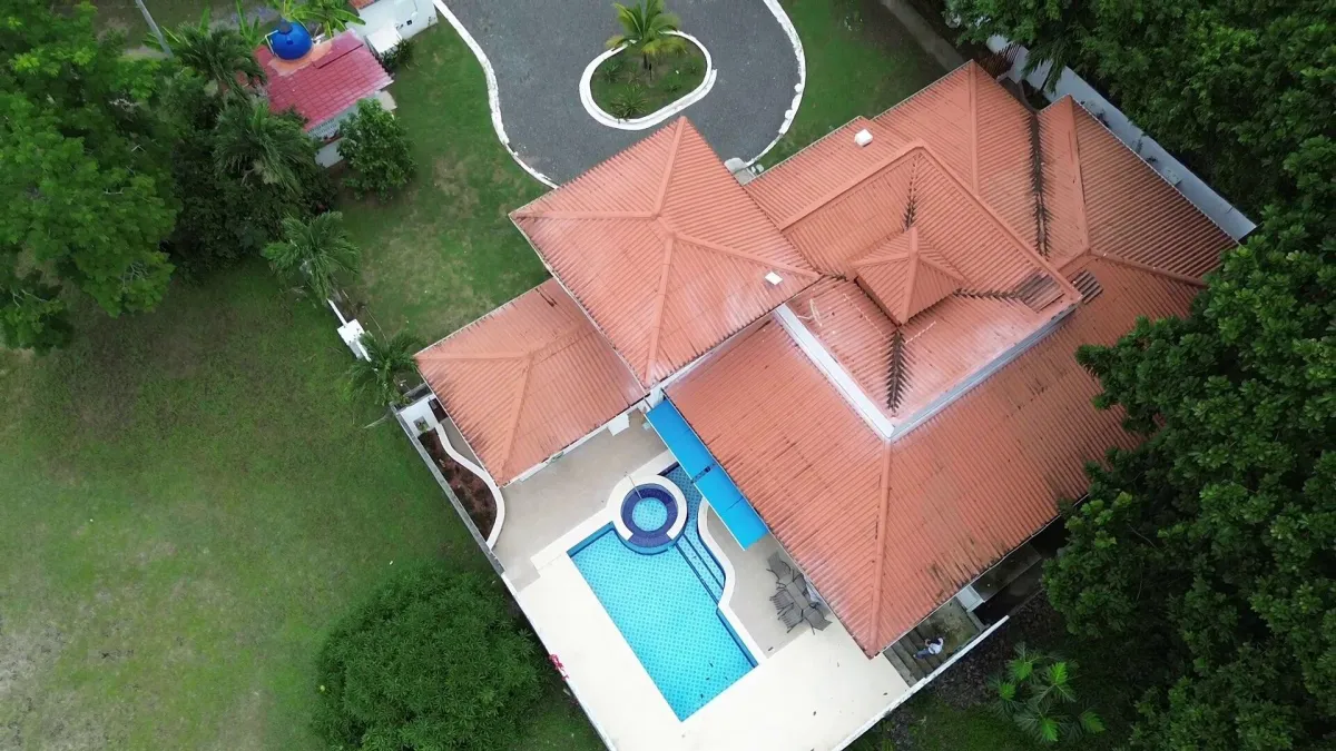 4 Bedroom House with Private Pool and Jacuzzi